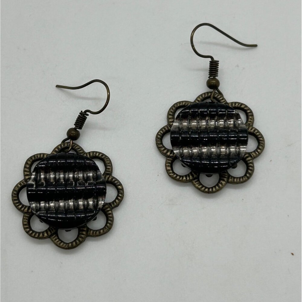 Vintage Button-Inspired Silver-Tone Dangle Earrings With Flower Design Retro